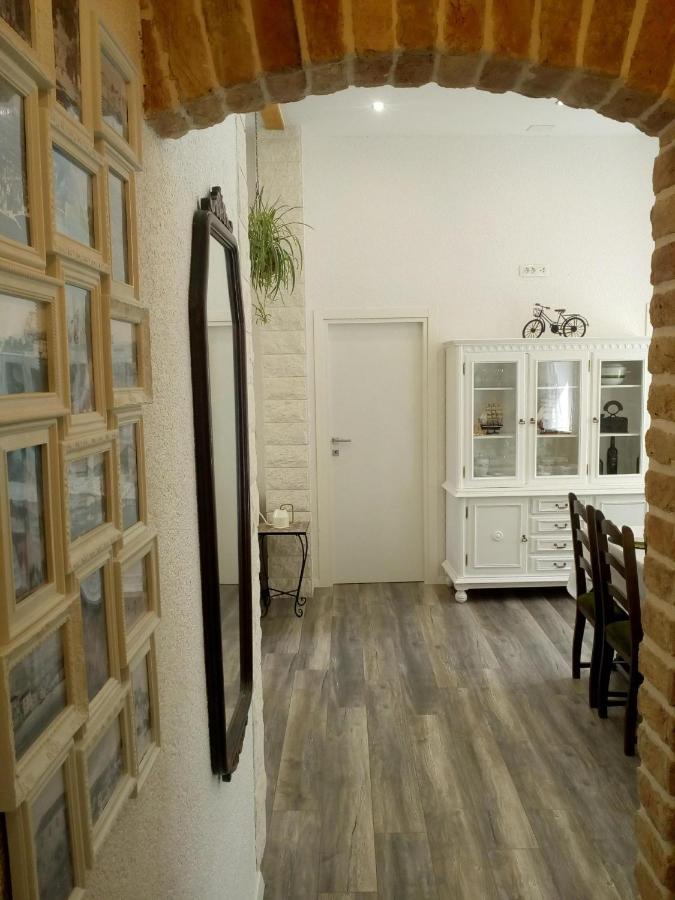 Kaštela Old School Apartment מראה חיצוני תמונה